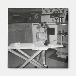 Íman Vintage 1950 Girl in Kitchen Magnet