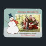 Íman Vintage Aqua Winter Snowman Foto de feriados feliz<br><div class="desc">O design de fotos da paisagem "Feliz Feriados" mostra uma cena de inverno nevado com flocos de neve caindo e um feliz boneco de neve vestido com um chapéu e cachecol. Personalize com sua foto e saudação personalizada. Design de cor azul/verde, laranja/vermelha e branca com marinho azul e acentos castanho....</div>