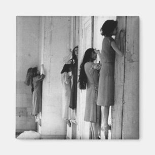 Íman Vintage Creepy Possuindo Mulheres