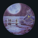 Íman Vintage Science Ficting Earth Rover Aliens na Lua<br><div class="desc">Ilustração vintage de aliens futuristas e robôs de ficção científica apresentando um clássico design de quadrinhos de 50. Design de ficção científica retrô com astronautas alienígenas em um planeta estrangeiro com veículo espacial, lunar ou lua e olhando para a Terra e o espaço exterior e acenando. Um céu escuro com...</div>
