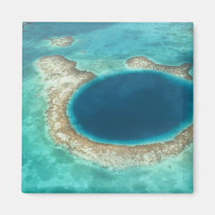 Íman Vista aérea do Blue Hole, veleiro ancorado