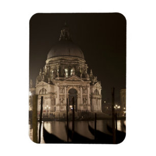 Íman Vista noturna através da água de San Giorgio Mag