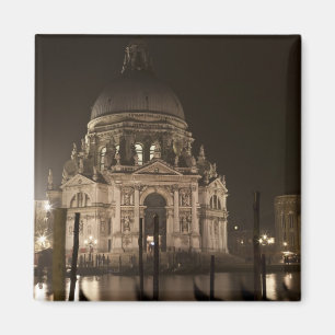 Íman Vista noturna através da água de San Giorgio Mag
