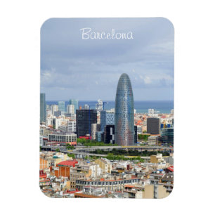 Íman Vista panorâmica de Barcelona em dia de primavera
