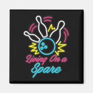 Íman Vivendo Em Uma Boliche De Diversão Pouca Pins De E