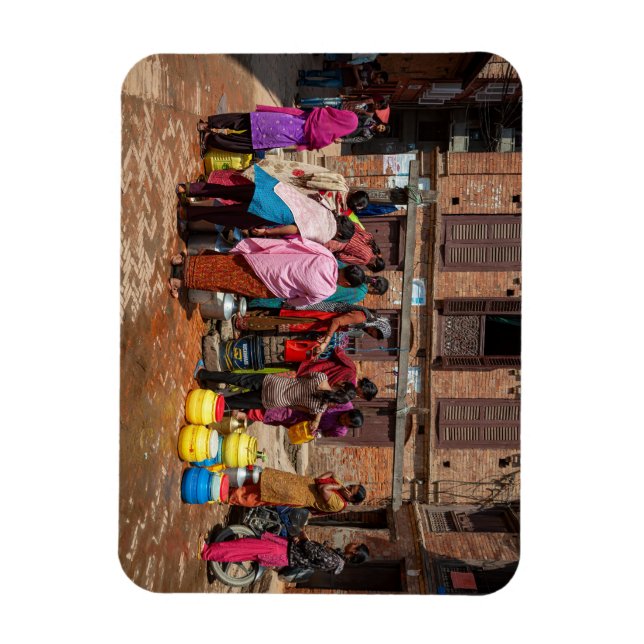 Íman Wasserholen in Bhaktapur Nepal (Vertical)