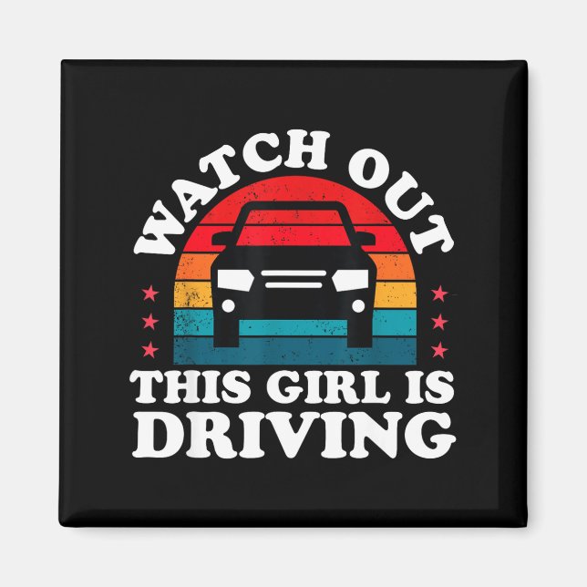 Íman Watch Out This Girl Is Driving Funny New Driver Gi (Frente)