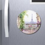 Íman Watercolor Eiffel Tower Paris Café Francês<br><div class="desc">Watercolor Eiffel Tower Paris French Cafe Decorative Magnets apresenta uma zona de assentos de café francês com aquarelas,  com Paris e a Torre Eiffel em segundo plano. Criado pelo Evco Studio www.zazzle.com/store/evcostudio</div>