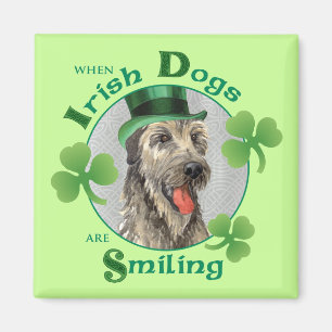 Íman Wolfhound irlandês do dia de St Patrick