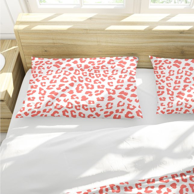 Impressão Coral Leopardo (Living Coral Leopard Print Pillow Case by Looly Elzayat)