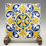 Impressão de Azulejo Amarelo Fleur-de-Lis<br><div class="desc">Adicione um breu de sol mediterrânico à sua casa com nosso Impressão de Azulejo Fleur-de-Lis Azulejo. Essa bela peça captura a beleza vibrante e designs intricadas dos icônicos azulejos portugueses. As matizes azuis realinhadas, amarelas ouros e ricas, são acentuadas por delicados toques de branco e laranja, criando um ambiente quente...</div>