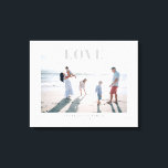 Impressão de Fotografia de Evento de Memória de Am<br><div class="desc">Uma mensagem de cinza suave do Love sobrepõe sua foto favorita com um texto personalizado abaixo para comemorar um momento especial da família como um casamento, noivado, reunião e muito mais. Carregue uma imagem grande e de alta resolução para criar sua própria arte de parede, de tipo único, e mantenha...</div>
