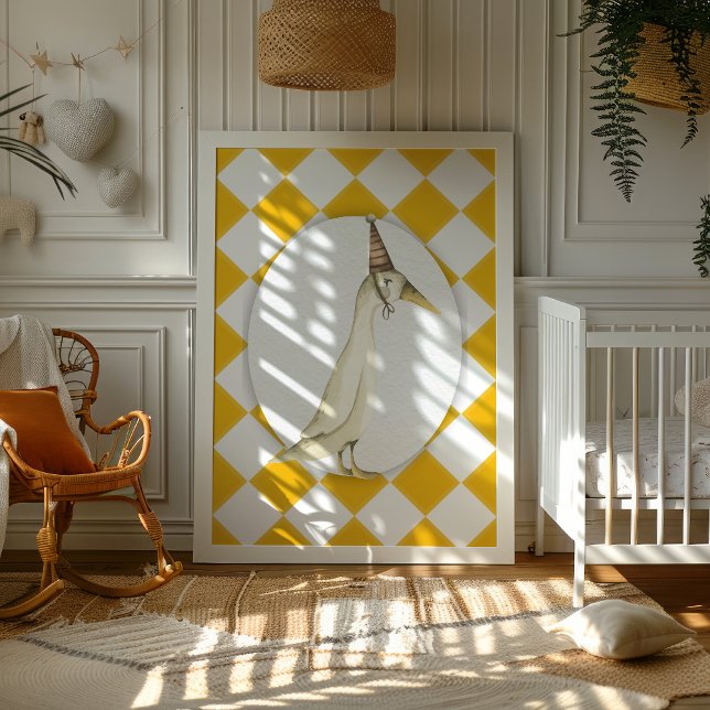 Impressão de Muro Amarelo bobo de Ganso (Coquette-inspired yellow nursery with a framed silly goose art print on a beige harlequin background)