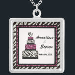 Impressão do leopardo da zebra n com a colar do<br><div class="desc">Este é um contemporâneo, divertimento no entanto a caracterização sofisticada do design estilizado, entrega o impressão watercolored da zebra e do leopardo, com um bolo de casamento pintado à mão com um coração na parte superior. Adicione seus nomes e a data e você do casamento têm um presente muito especial...</div>