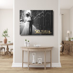 Impressão Em Tela 50º Aniversário de Casamento | Letra Dourada | Fot<br><div class="desc">Celebre um marco notável com esta elegante tela fotográfica do 50º Aniversário de Casamento. Apresentando uma luxuosa inscrição dourada e espaço para uma foto carinhosa, esta canvas faz um eterno que honra cinco décadas de amor e compromisso. Perfeito por comemorar esta ocasião especial, irá adicionar um toque de sofisticação a...</div>