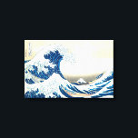Impressão Em Tela A famosa Wave Hokusai viagem de arte japonesa<br><div class="desc">A arte pertence à melhor Canvas que Zazzle tem a oferecer. Se você adorar a Onda de Housai, você vai adorar para sempre como uma tela impressa! Espalhado com um azul escuro, este impressão deve impressionar. Adicione aula à sua casa ou escritório ou crie um belo presente para aquela pessoa...</div>