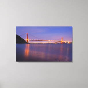 Impressão Em Tela A Ponte Golden Gate ao anoitecer a partir de Kirby