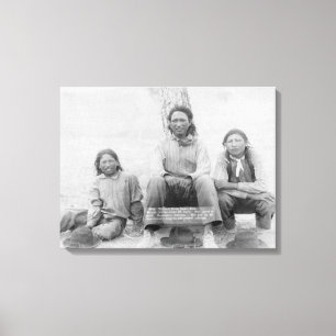 Impressão Em Tela Adolescentes indianos de Lakota no vestido