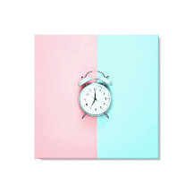 Alarme azul-claro de charme retroativo em rosa e l