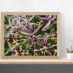 Impressão Em Tela Arte de Abstrato celular com Flor de Alho<br><div class="desc">"Flor de Alho". Abstração floral em tons de rosa legal contra um fundo de verde fresco e suculento. Mosaico de elementos geométricos com estrutura celular.</div>