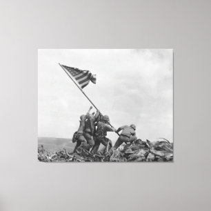 Impressão Em Tela Aumentando a bandeira americana em Iwo Jima (1945)