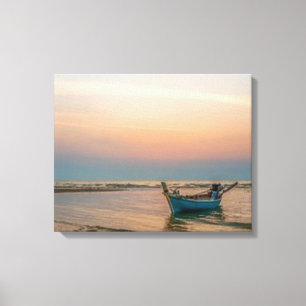 Impressão Em Tela Barco de baixo custo na praia, no Sunset, em vári