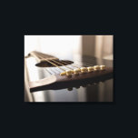 Impressão Em Tela bela guitarra acústica para amante de música<br><div class="desc">Quando comecei a tirar fotos, queria dar um presente especial ao meu irmão guitarrista. Eu tirei uma foto do violão dele na época com uma câmera básica. Anos depois ainda é um dos meus impressões favoritos, decidi recriá-lo em RAW para oferecê-lo para o músico em sua vida. Espero que também...</div>