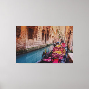 Impressão Em Tela Canal com gondola tradicional em Veneza, Itália