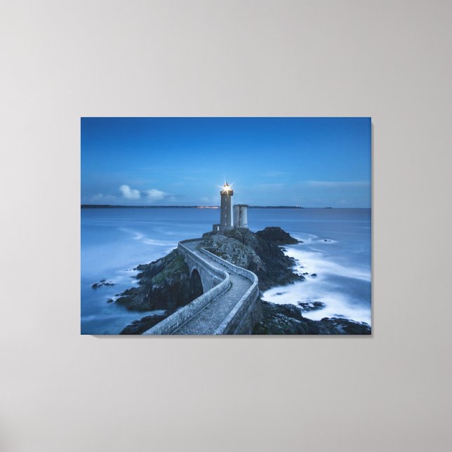 Impressão Em Tela casa leve e rochas ao anoitecer (Frente)