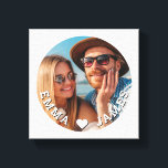 Impressão Em Tela Casal de Fotos com Coração de Amor Fofo com Nomes<br><div class="desc">Cute Love Heart Foto Casais Nome Personalizado Arte em Tela apresenta sua foto favorita com um coração de amor e personalizada com seus nomes em letra cursiva branca moderna. Personalize editando o texto na caixa de texto fornecida e adicionando sua própria imagem. Presentes perfeitos para casais, namorado, namorada, marido, esposa,...</div>