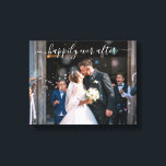 Impressão Em Tela Casamento Foto Elegante Feliz Para Sempre<br><div class="desc">Galeria de casamento moderna em tela com um design simples apresentando "feliz para sempre" em um elegante texto manuscrito branco com floreios sobre sua foto. Você também pode alterar o texto para seus nomes. Exiba sua foto de noivado favorita em seu casamento ou dê isso como um presente para um...</div>