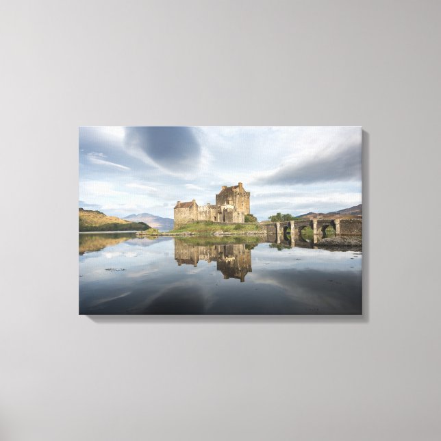 Impressão Em Tela Castelo de Eilean Donan com reflexo na Escócia (Frente)