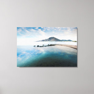 Impressão Em Tela Céu azul nebuloso que reflete no lago