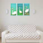 Impressão Em Tela Cisnes no lago Balaton - triptych<br><div class="desc">O lago Balaton é o lar destes três belos cisnes. Esta peça de arte impressa em parede é composta por três painéis separados, cada um dos quais retrata uma ave majestosa diferente nadando em uma direção diferente. A cor turquesa da água cria um contraste impressionante com os cisnes brancos. Alma...</div>