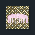 Impressão Em Tela Comb de lavanda sobre fundo de chocolate<br><div class="desc">Um belo pente lavanda senta-se num fundo de chocolate nesta impressão por Megan Meagher. Designs florais espiam por trás do pente,  que também tem uma flor adorável nele. Um presente excelente para modistas ou amantes de roxo!</div>