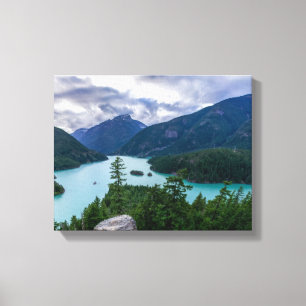 Impressão Em Tela corpo de água entre montanhas