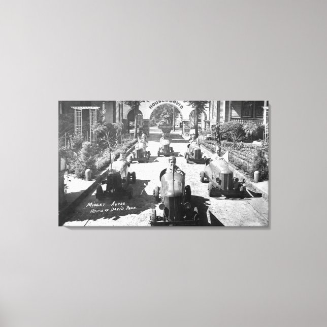 Impressão Em Tela Crianças correndo em carros miniatura (Frente)