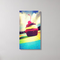 Cupcake Colorido com Cereja no Topo