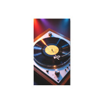 Discos de vinil antigos girando sob luz colorida