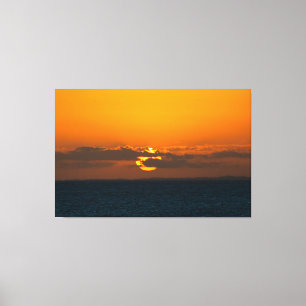Impressão Em Tela Dramatic Golden Sunset Over the Ocean with Dark Cl