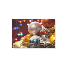 Enfeites Coloridos de Natal em Cesta