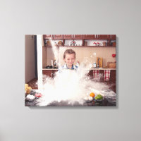 Engraçado na cozinha bagunçada