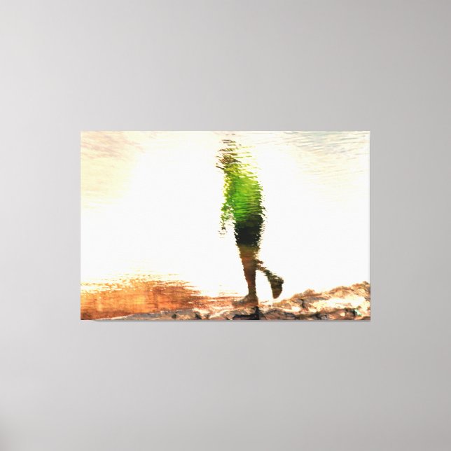 Impressão Em Tela Ethereal Green Figure Water Reflection Abstract (Frente)