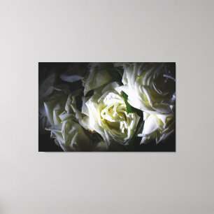 Impressão Em Tela Ethereal Shadows: White Roses in Chiaroscuro