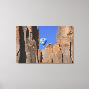 Impressão Em Tela EUA, Utah, Monument Valley. Um balão de ar