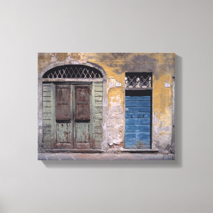 Impressão Em Tela Europa, Itália, Lucca. Estas velhas portas adicion