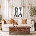 Impressão Em Tela Farmhouse Russe State Zip Code Rhode Island<br><div class="desc">Este sinal rústico é uma maneira simples de mostrar seu amor por casa. O CEP pode ser personalizado com qualquer CEP no estado. Faz um presente de excelente. Criado pela imprensa simplesmente de farmácia.</div>