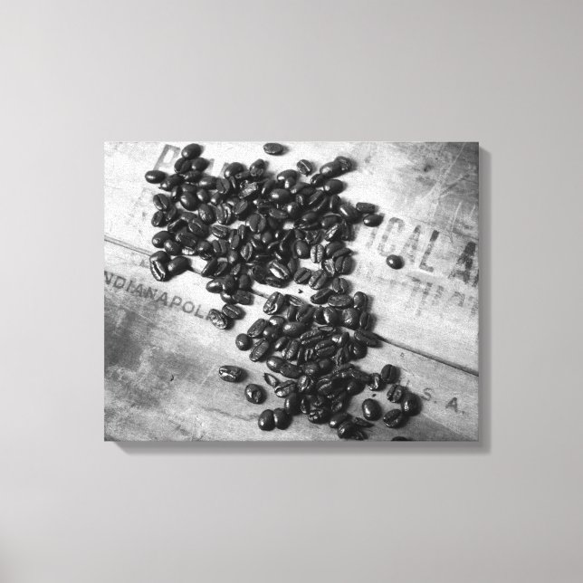 Impressão Em Tela Feijões de café preto e branco em uma taxa antiga  (Frente)