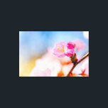 Impressão Em Tela Feliz Aniversário Para Sakura Cherry Blossoms Em P<br><div class="desc">Uma nova flor de sakura e dois botões em um galho de árvore. O fundo macio e liso das cores azul pastel e rosa. Feliz aniversário para a nova vida, para as flores de cereja. Uma pintura digital muito grande a partir de uma fotografia. Impressão floral esticada de tela para...</div>
