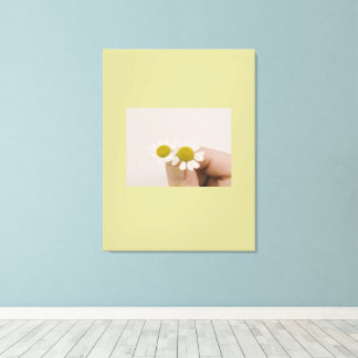 Impressão Em Tela “Fingertip Daisy – Gentle Nature Wall Art”
